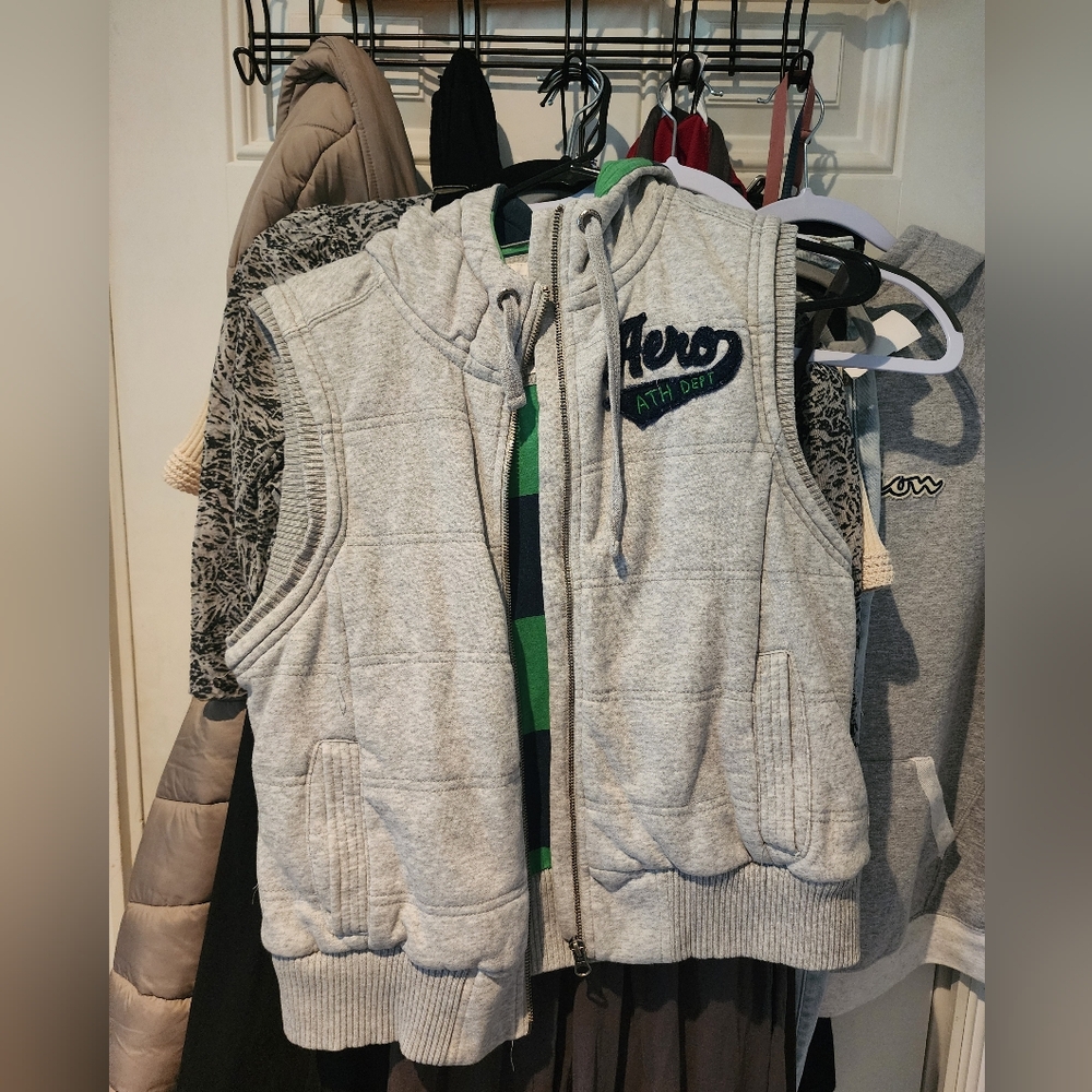 Aeropostale Light Gray Sleeveless Vest